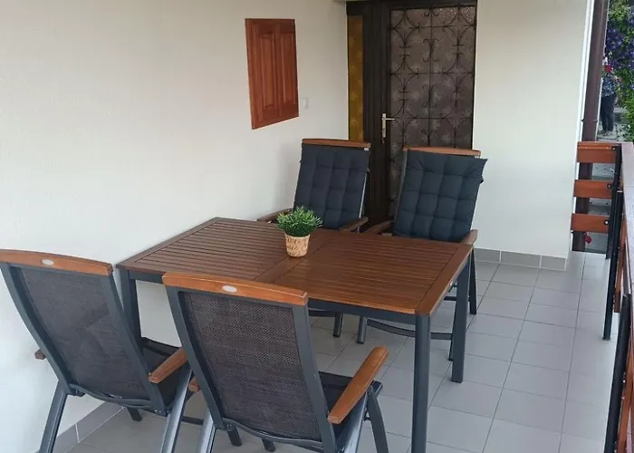 By Interhome アパート *