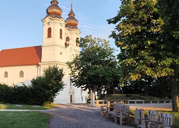 By Interhome * ティハニ